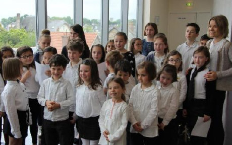 35 ans de jumelage avec Lymington (Angleterre) fêtés en chansons par les enfants de la Little School le samedi 14 mai 2016.